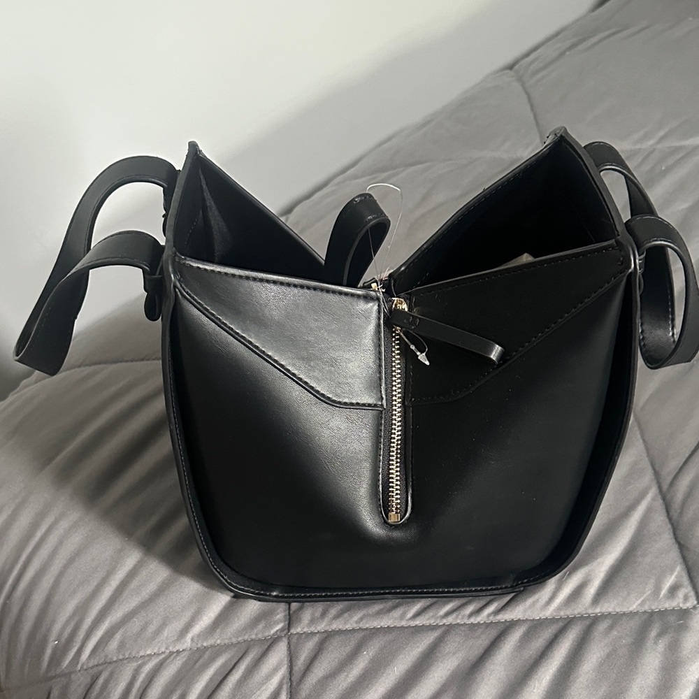 House of Harlow 1960 Black Shoulder Bag